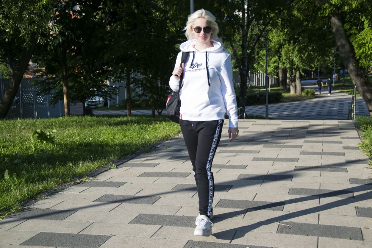 Женская толстовка ALPHA INDUSTRIES NEW BASIC HOODY white (3).jpg Женская толстовка ALPHA INDUSTRIES NEW BASIC HOODY white (3).jpg