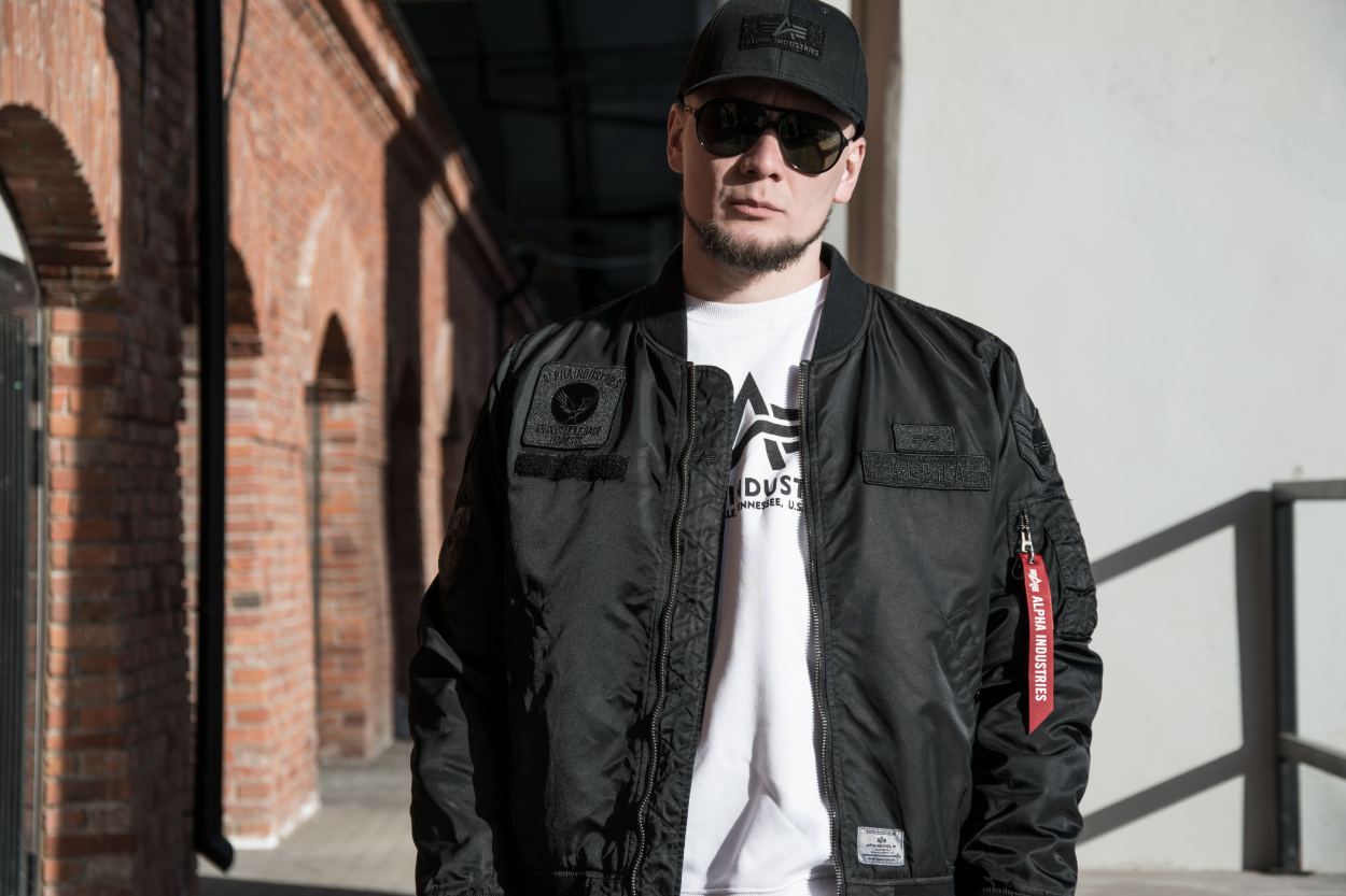 Ветровка-бомбер-летная-ALPHA-INDUSTRIES-SQUADRON-BATTLEWASH-L-2B-SS-22-m-black-4.jpg