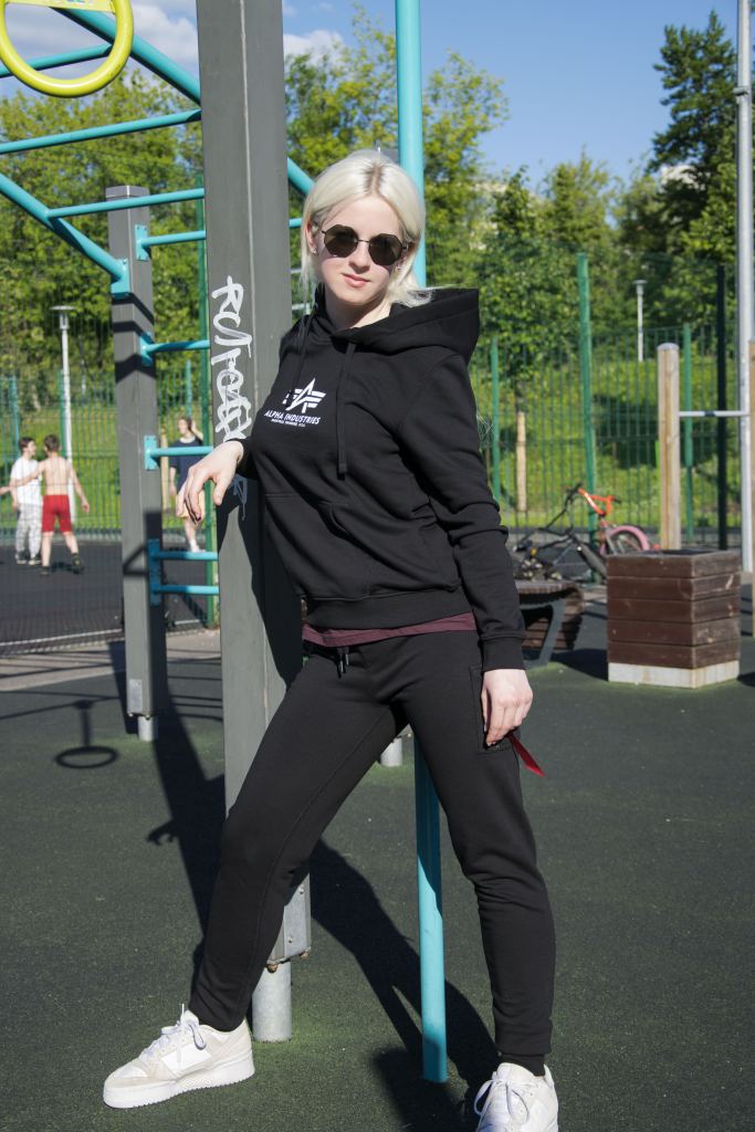 Женская толстовка ALPHA INDUSTRIES NEW BASIC HOODY black (2).jpg Женская толстовка ALPHA INDUSTRIES NEW BASIC HOODY black (2).jpg