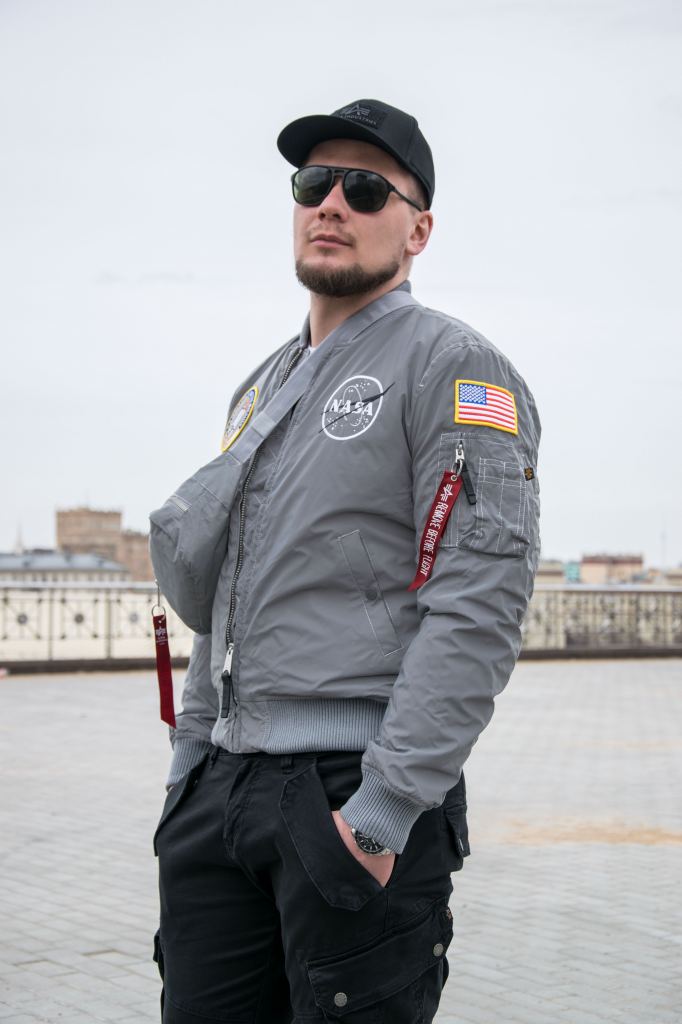 Ветровка-бомбер ALPHA INDUSTRIES NASA REFLECTIVE MA-1 silver reflective фото 3 Ветровка-бомбер ALPHA INDUSTRIES NASA REFLECTIVE MA-1 silver reflective фото 3