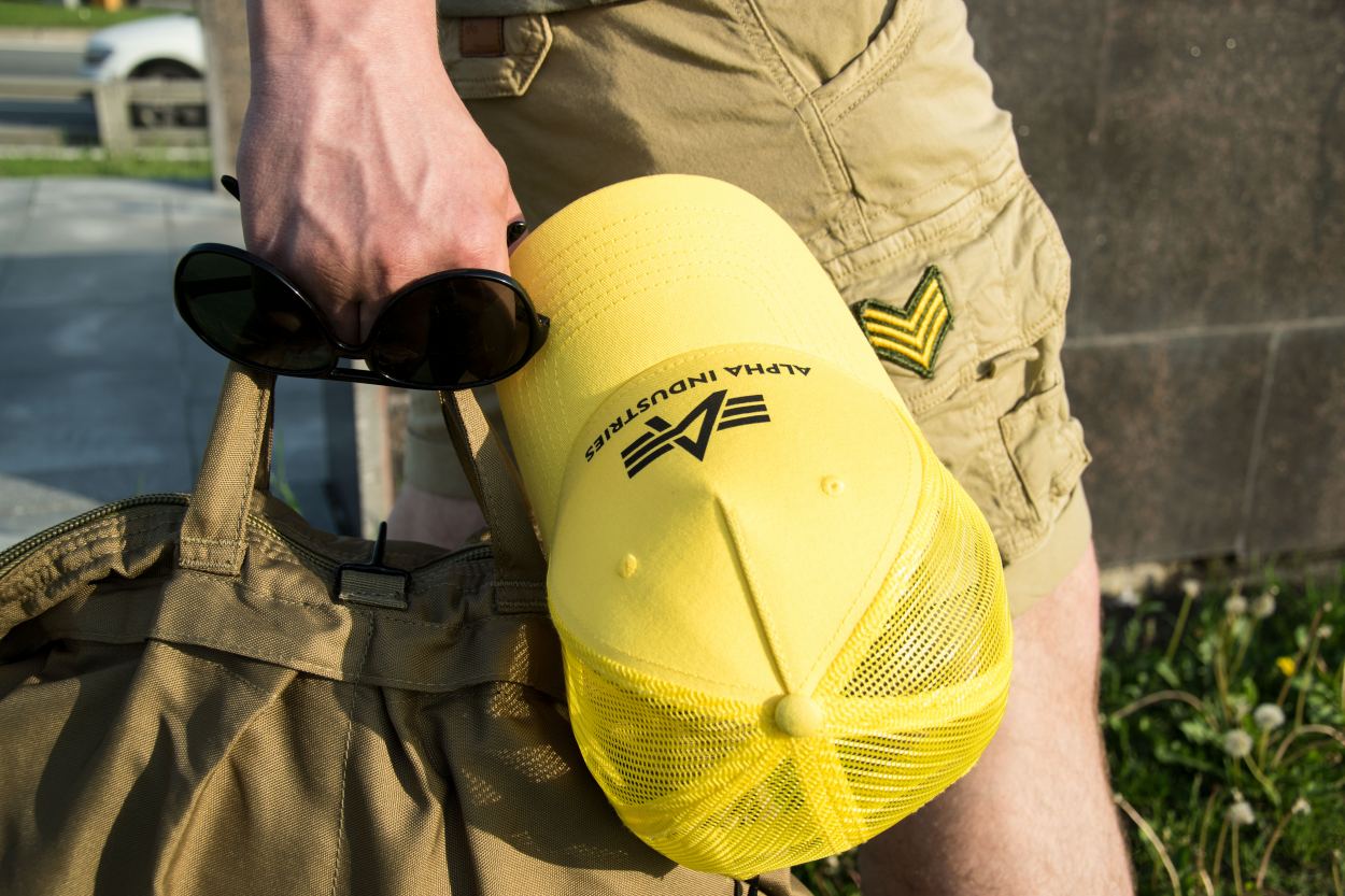 Бейсболка ALPHA INDUSTRIES BASIC TRUCKER CAP prime yellow фото 1