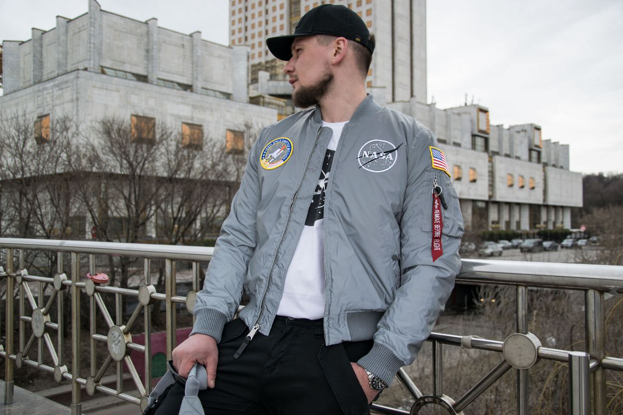 Ветровка-бомбер ALPHA INDUSTRIES NASA REFLECTIVE MA-1 silver reflective фото 1 Ветровка-бомбер ALPHA INDUSTRIES NASA REFLECTIVE MA-1 silver reflective фото 1