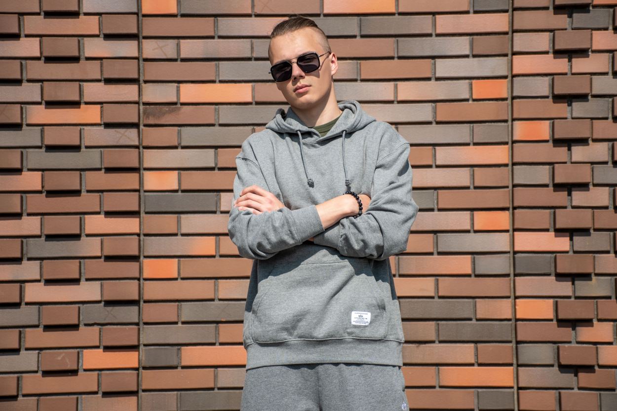 Толстовка ALPHA INDUSTRIES ESSENTIAL FRENCH TERRY HOODIE FW 24/25 medium charcoal heather фото 3 Толстовка ALPHA INDUSTRIES ESSENTIAL FRENCH TERRY HOODIE FW 24/25 medium charcoal heather фото 3