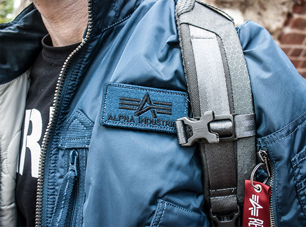 Бомбер мужской ALPHA INDUSTRIES ENGINE REPLICA BLUE Бомбер мужской ALPHA INDUSTRIES ENGINE REPLICA BLUE