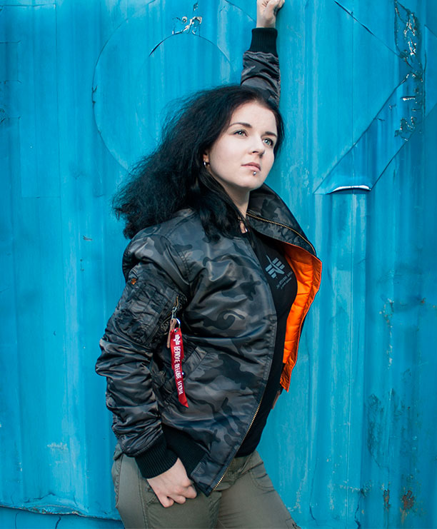 Куртка-бомбер женская ALPHA INDUSTRIES Куртка-бомбер женская ALPHA INDUSTRIES
