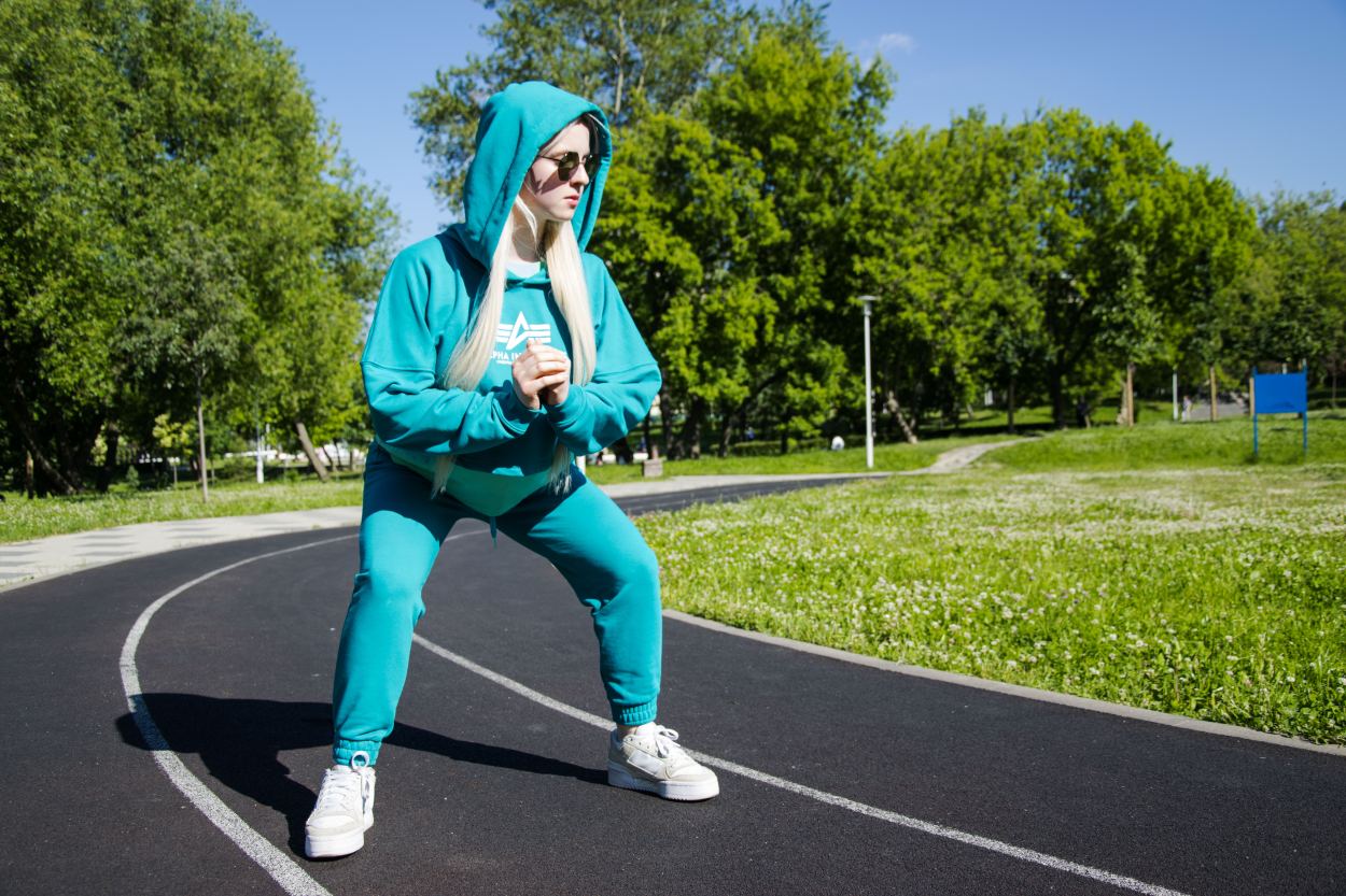 Женская толстовка кроп ALPHA INDUSTRIES BASIC HOODY COS Женская толстовка кроп ALPHA INDUSTRIES BASIC HOODY COS