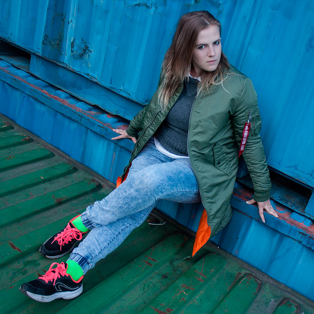 Куртка-бомбер женская ALPHA INDUSTRIES Куртка-бомбер женская ALPHA INDUSTRIES