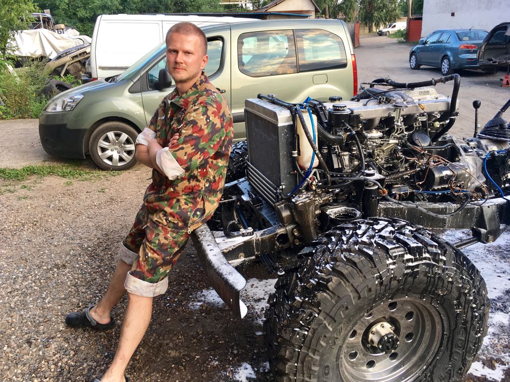 камуфлированный комбинезон 8LxjYL7fd1U.jpg