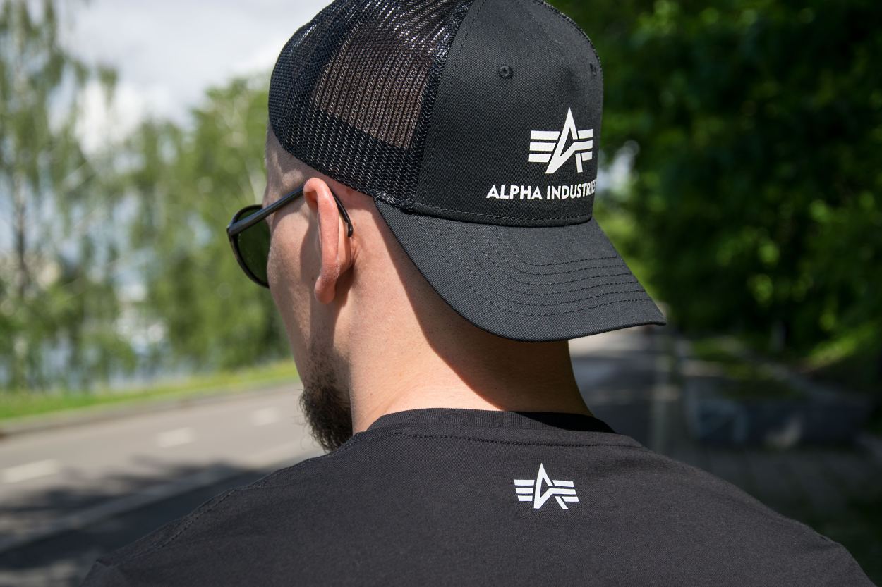 Бейсболка ALPHA INDUSTRIES BASIC TRUCKER CAP black фото 1 Бейсболка ALPHA INDUSTRIES BASIC TRUCKER CAP black фото 1