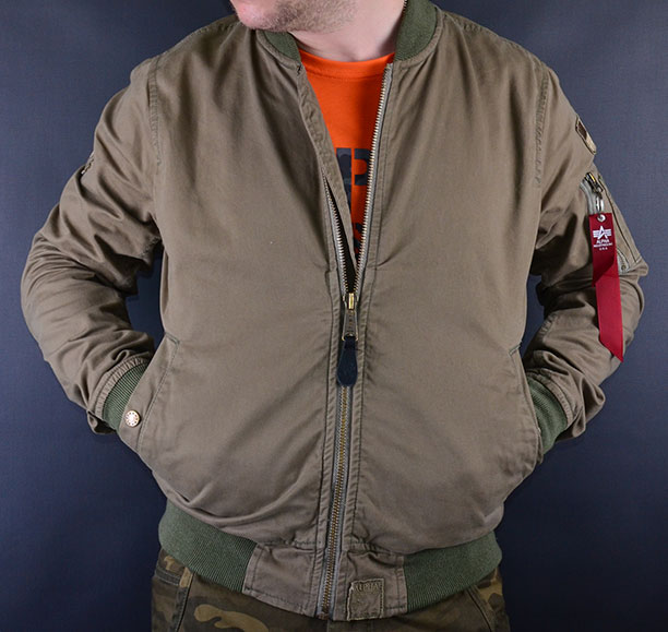 Мужская ветровка-бомбер ALPHA INDUSTRIES GROUND CREW II MA-1 OLIVE выбрать и купить в Москве ветровка-бомбер из злопка альфа индастриз