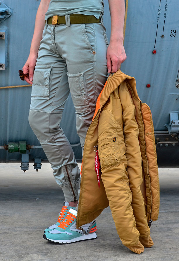 Бомбер женский ALPHA INDUSTRIES VF 59 MA-1 GOLD Бомбер женский ALPHA INDUSTRIES VF 59 MA-1 GOLD