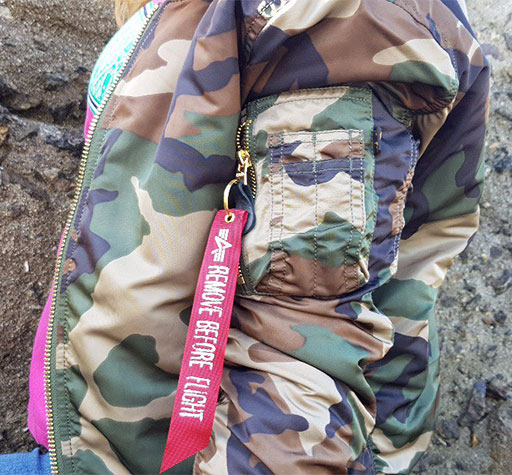 одежда Alpha Ind в стиле милитари для девушек большой выбор лента Remove Before Flight купить, камуфляжная куртка, альфа индастриз