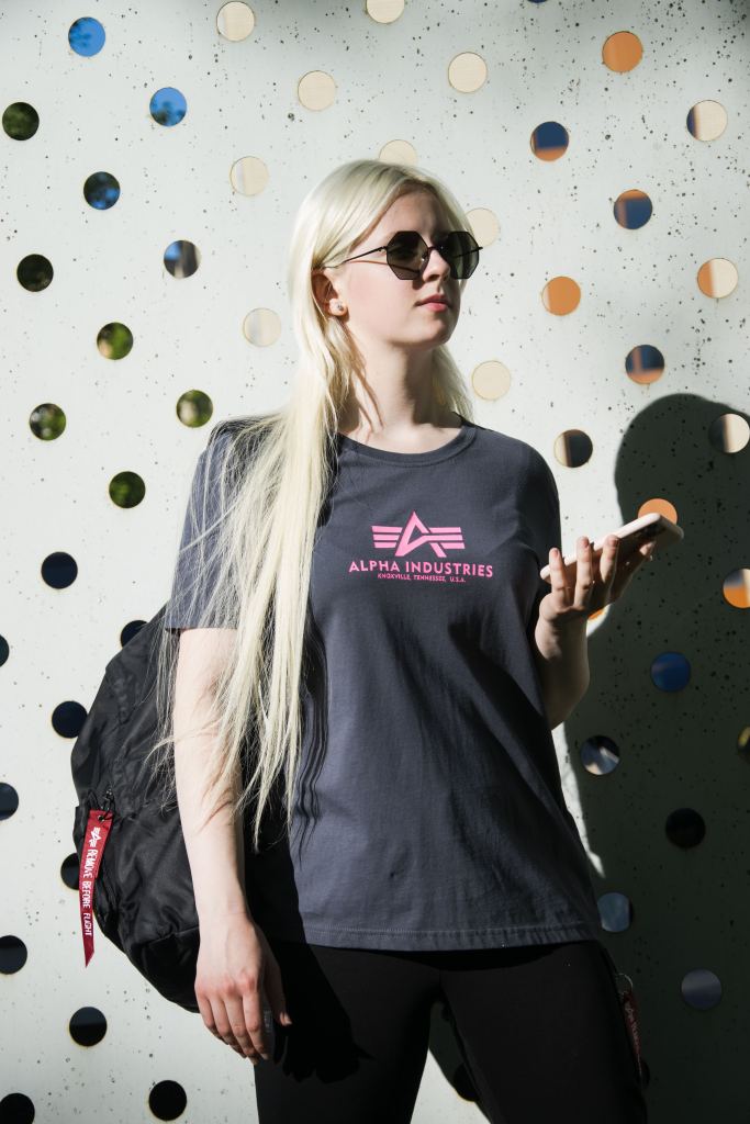 Женская футболка ALPHA INDUSTRIES NEW BASIC T grey blackneon pink (2).jpg Женская футболка ALPHA INDUSTRIES NEW BASIC T grey blackneon pink (2).jpg