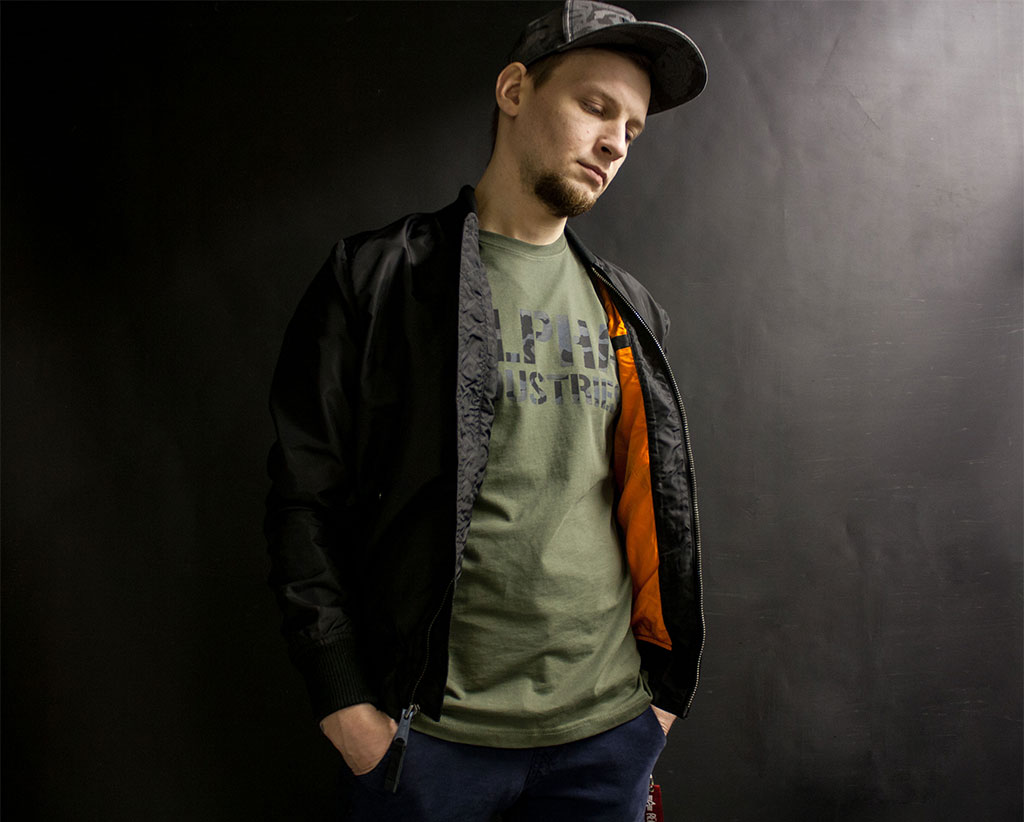 черный мужской бомбер Alpha Industries купить в Москве черный мужской бомбер купить, ma-1 alpha industries