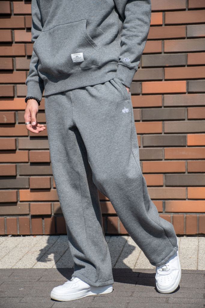 Брюки спортивные джоггеры ALPHA INDUSTRIES ESSENTIAL SWEATPANTS FW 24/25 medium charcoal heather фото 1 Брюки спортивные джоггеры ALPHA INDUSTRIES ESSENTIAL SWEATPANTS FW 24/25 medium charcoal heather фото 1