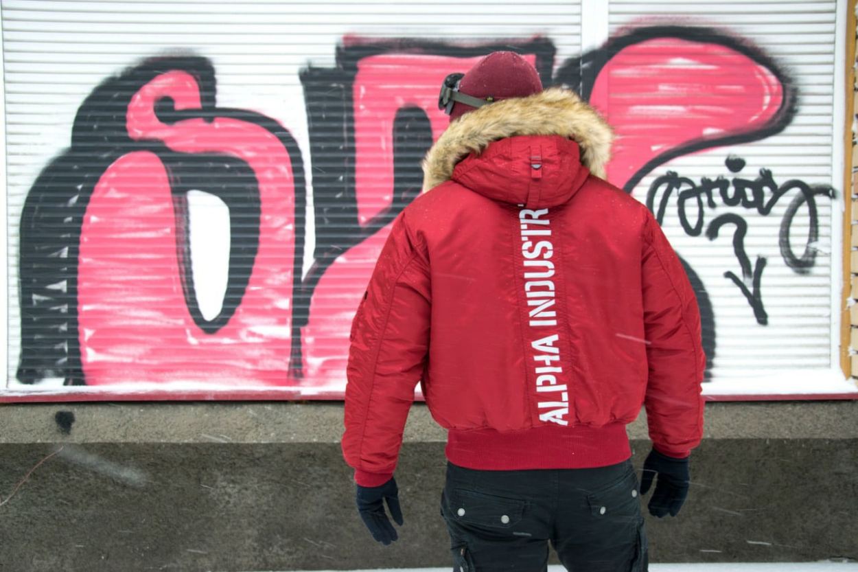 Куртка-бомбер лётная ALPHA INDUSTRIES HOODED CUSTOM 45P commander red Куртка-бомбер лётная ALPHA INDUSTRIES HOODED CUSTOM 45P commander red