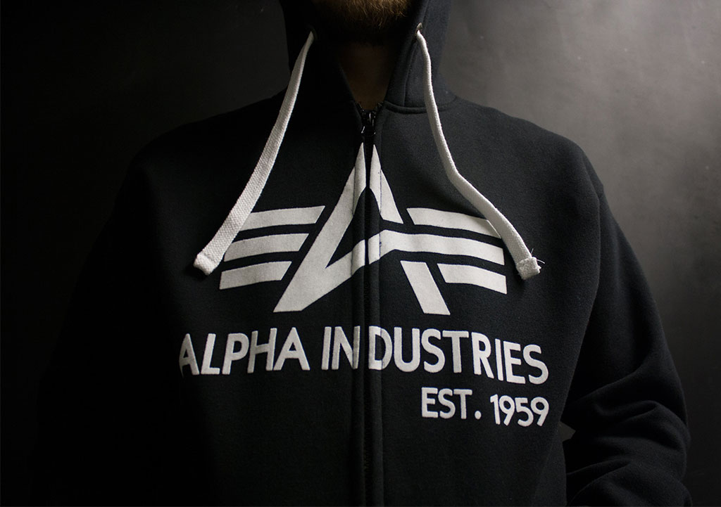 Купить классическую хлопоковую толстовку Alpha Industries в интернет-магазине фирменная толстовка Alpha Industries, черная мужская толстовка с логотипом