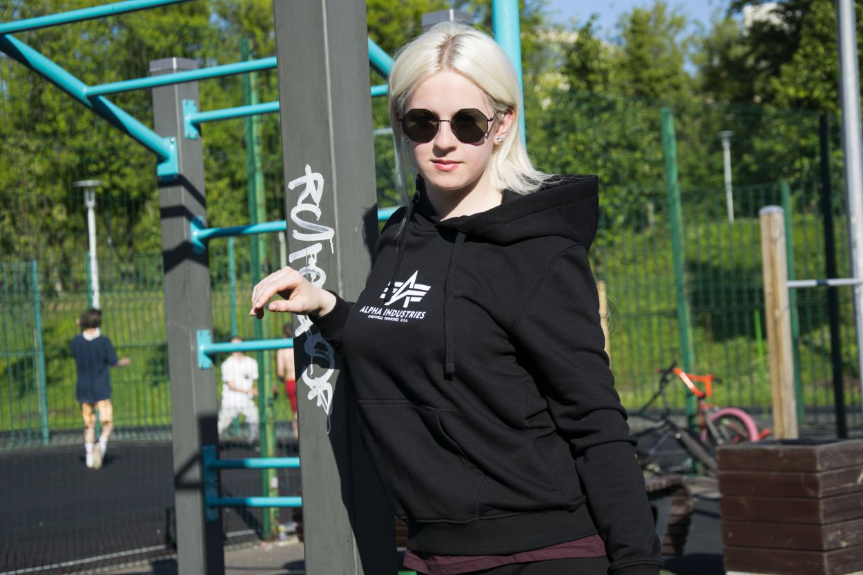 Женская толстовка ALPHA INDUSTRIES NEW BASIC HOODY black (7).jpg Женская толстовка ALPHA INDUSTRIES NEW BASIC HOODY black (7).jpg