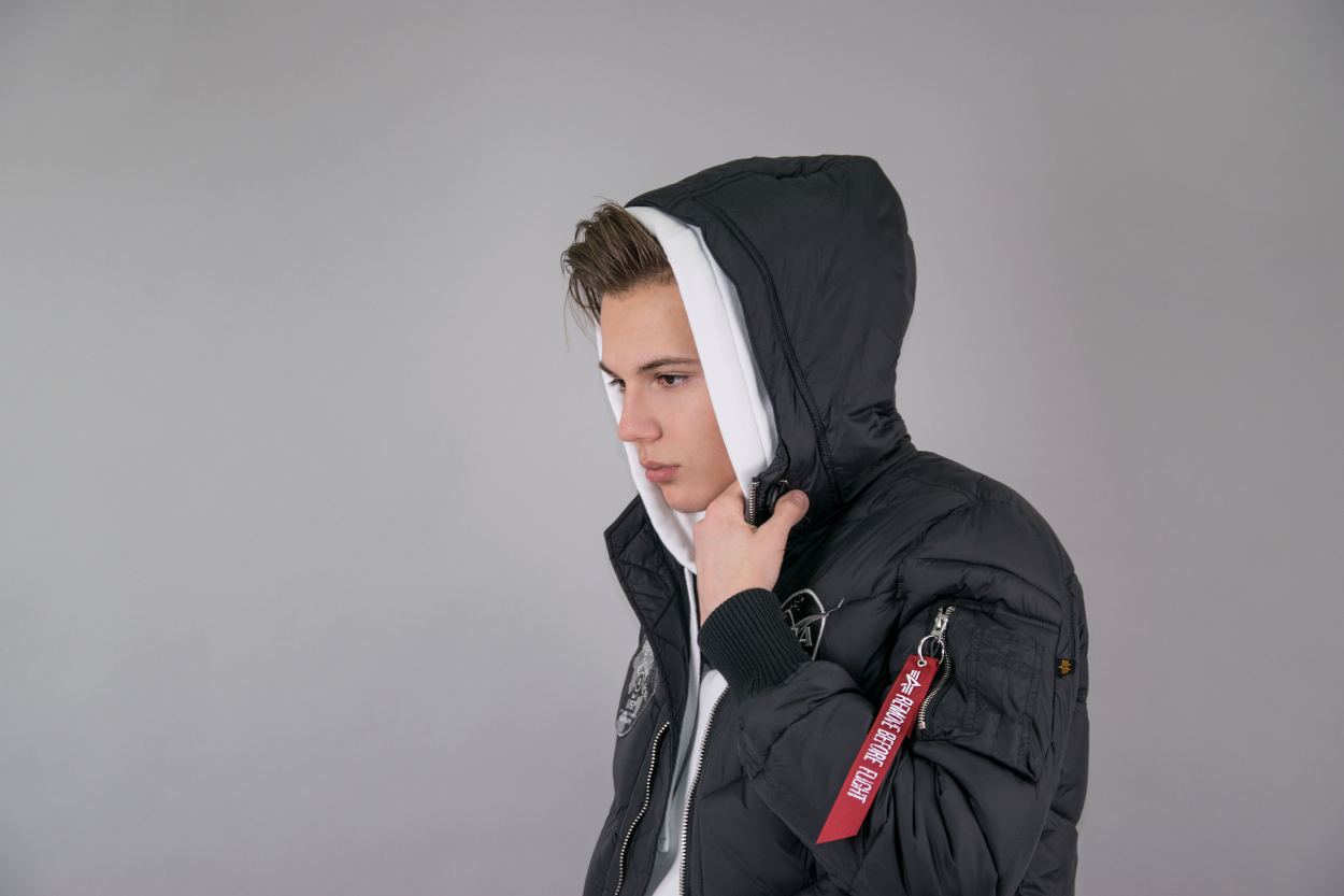 Мужская куртка Alpha Industries куртка с карманом на рукаве