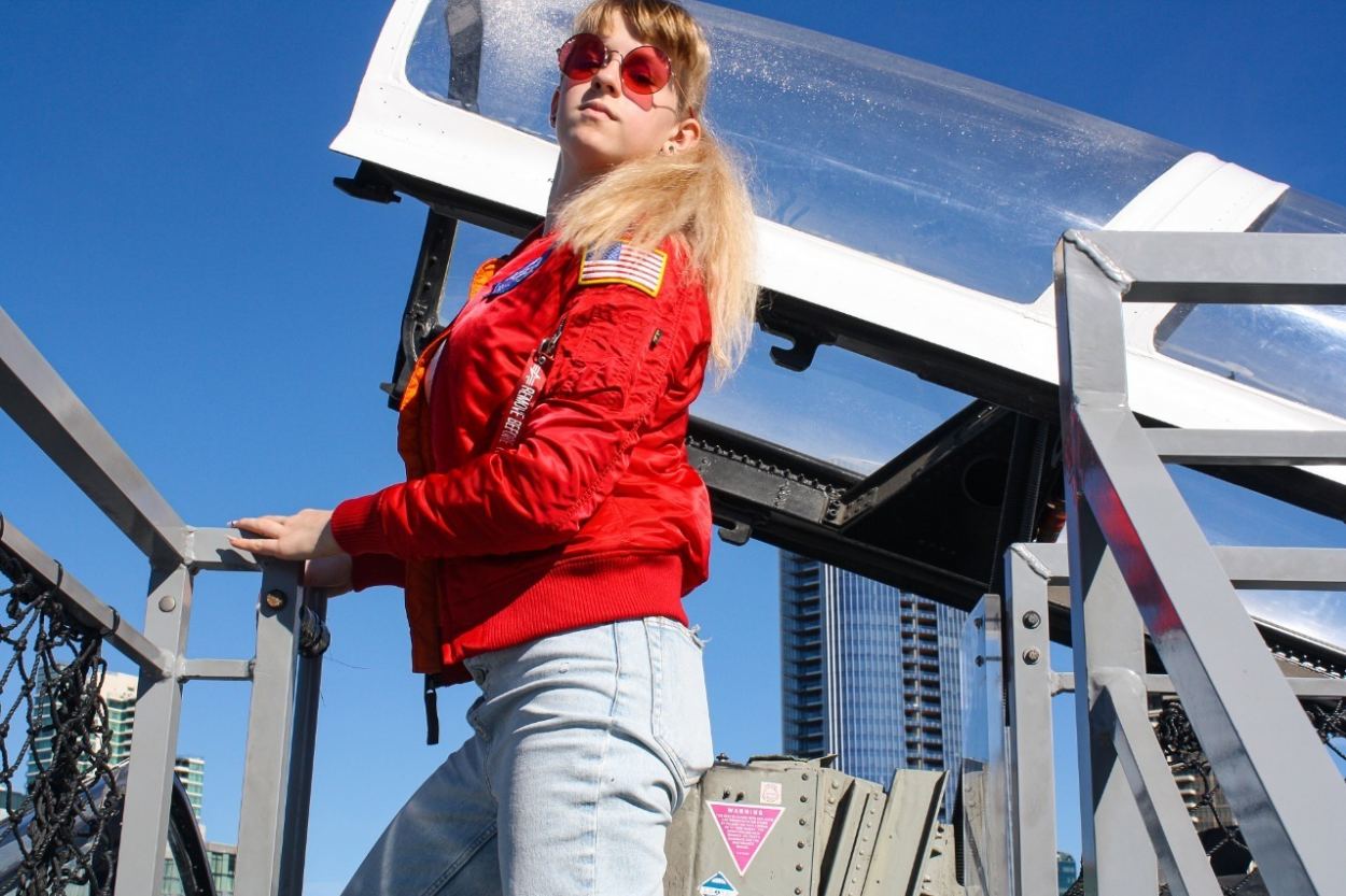 Женская куртка-бомбер лётная ALPHA INDUSTRIES VF NASA MA-1 speed red