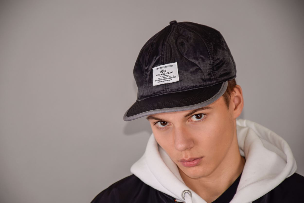 Черная бейсболка ALPHA INDUSTRIES QUILTED CAP FW 22-23.jpg Бейсболка-ALPHA-INDUSTRIES-QUILTED-CAP-FW-22-23-black-2.jpg