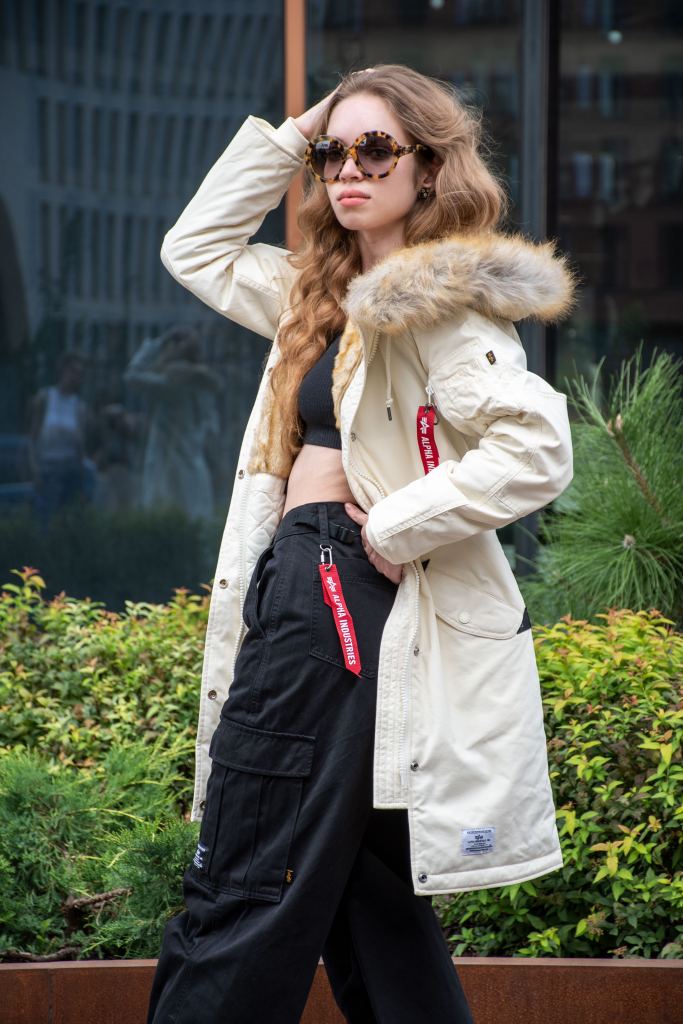 Женская аляска ALPHA INDUSTRIES ELYSE FW 22-23 light cream фото 6