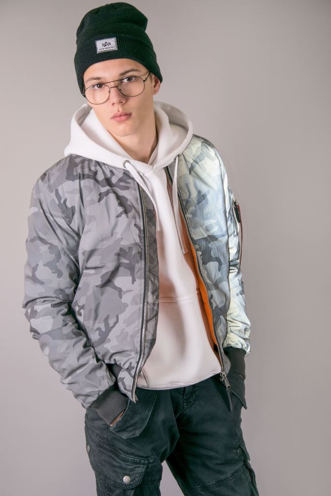 Бомбер ALPHA INDUSTRIES VF59 REFLECTIVE CAMO MA-1 black camo фото 3 Бомбер ALPHA INDUSTRIES VF59 REFLECTIVE CAMO MA-1 black camo фото 3