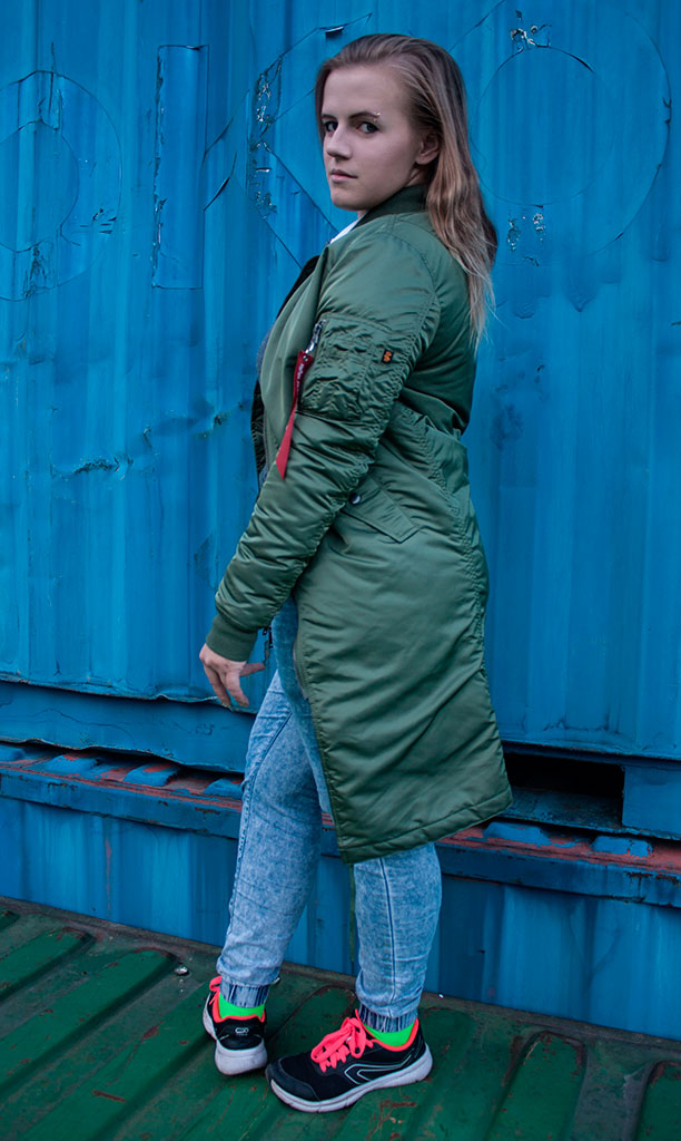 Куртка-бомбер женская ALPHA INDUSTRIES Куртка-бомбер женская ALPHA INDUSTRIES