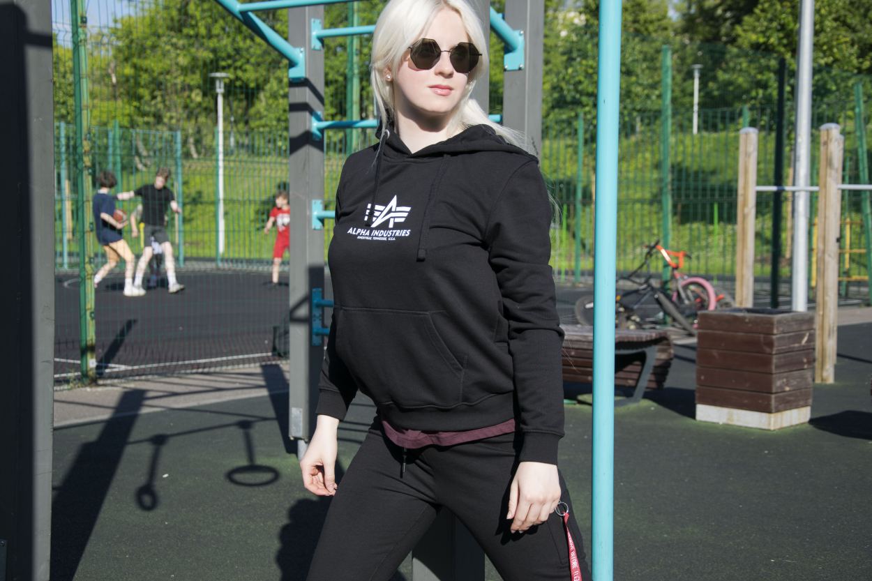 Женская толстовка ALPHA INDUSTRIES NEW BASIC HOODY black (5).jpg Женская толстовка ALPHA INDUSTRIES NEW BASIC HOODY black (5).jpg
