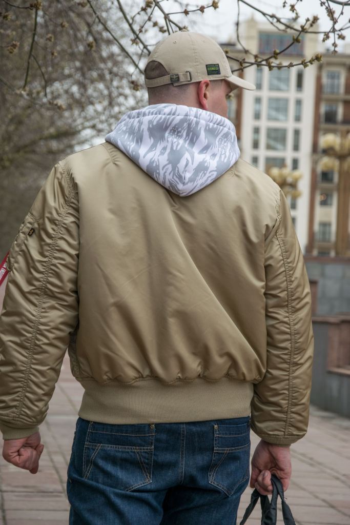 Бомбер-ALPHA-INDUSTRIES-ORIGINAL-FIT-MA-1-SS-22-m-vintage-khaki-2.jpg