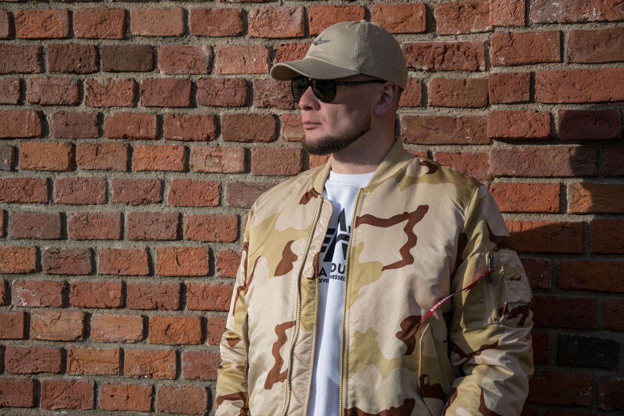 Бомбер-ALPHA-INDUSTRIES-SLIM-FIT-EUROPEAN-FIT-MA-1-SS-22-m-desert-camo-3.jpg