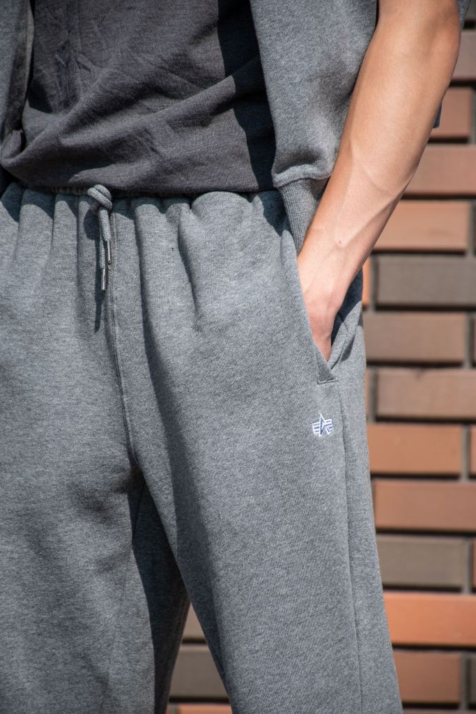 Брюки спортивные джоггеры ALPHA INDUSTRIES ESSENTIAL SWEATPANTS FW 24/25 medium charcoal heather фото 7 Брюки спортивные джоггеры ALPHA INDUSTRIES ESSENTIAL SWEATPANTS FW 24/25 medium charcoal heather фото 7