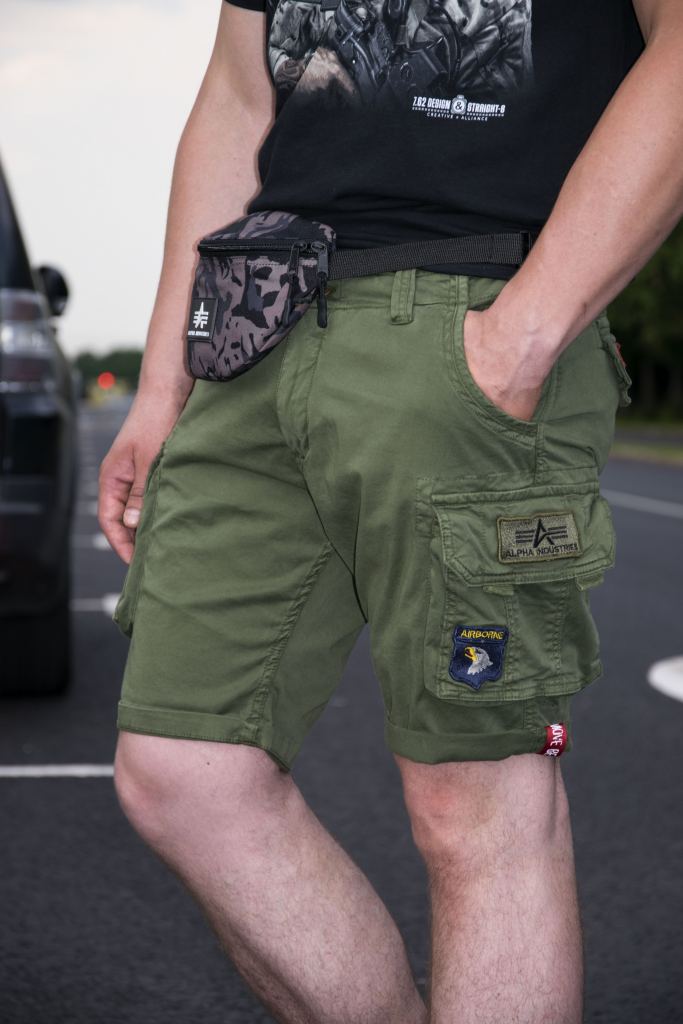 Шорты карго с патчами Alpha Industries Шорты карго с патчами Alpha Industries