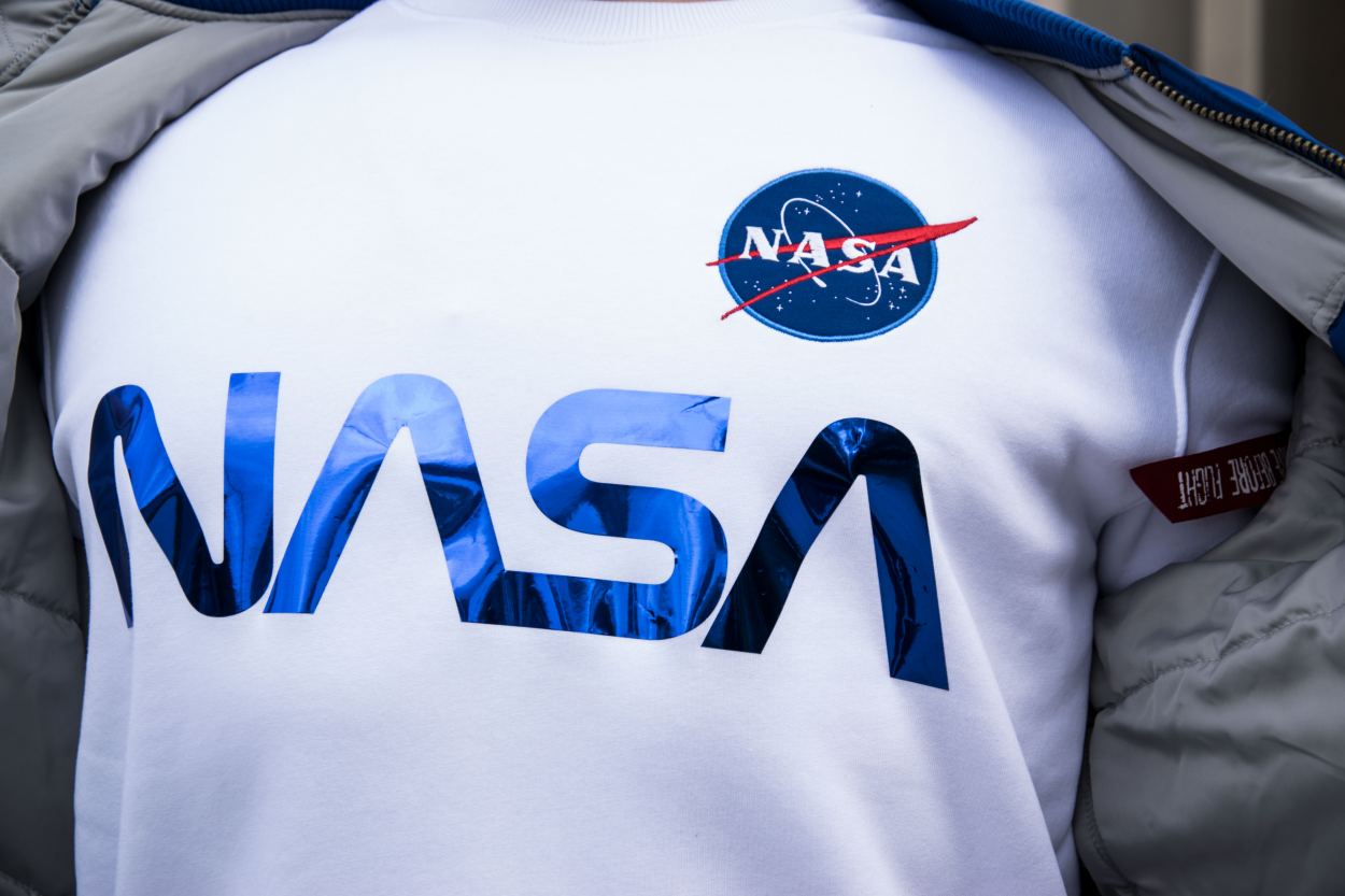 Белый свитшот NASA Alpha Industries Белый свитшот NASA Alpha Industries