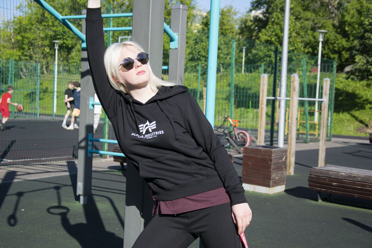 Женская толстовка ALPHA INDUSTRIES NEW BASIC HOODY black (3).jpg Женская толстовка ALPHA INDUSTRIES NEW BASIC HOODY black (3).jpg