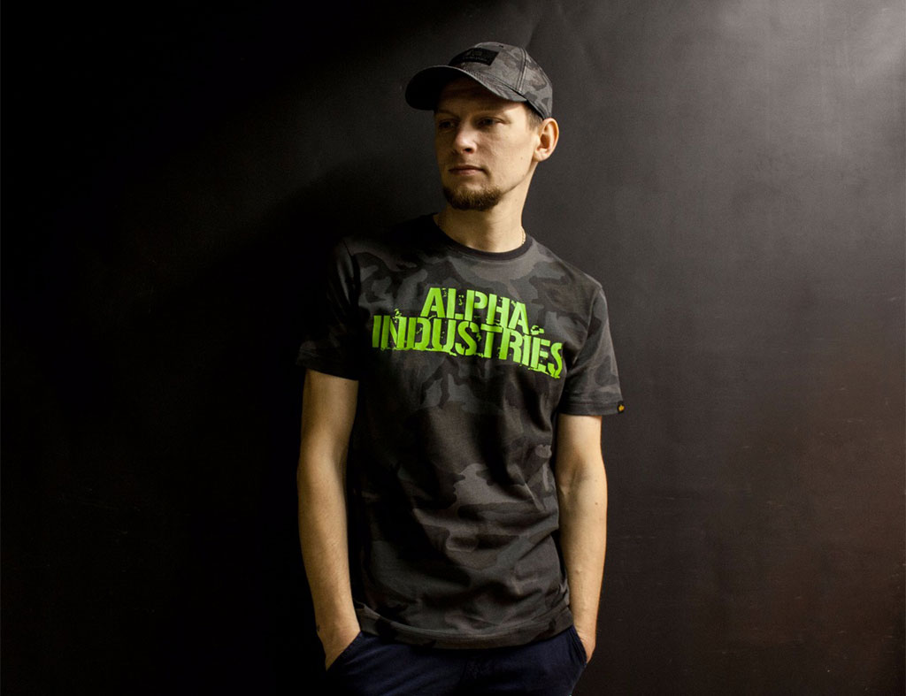 Футболка мужская Alpha Industries камуфляжная Blurred купить футболка Alpha Industries мужская, футболка камуфляж Альфа, фирменая футболка с логотипом