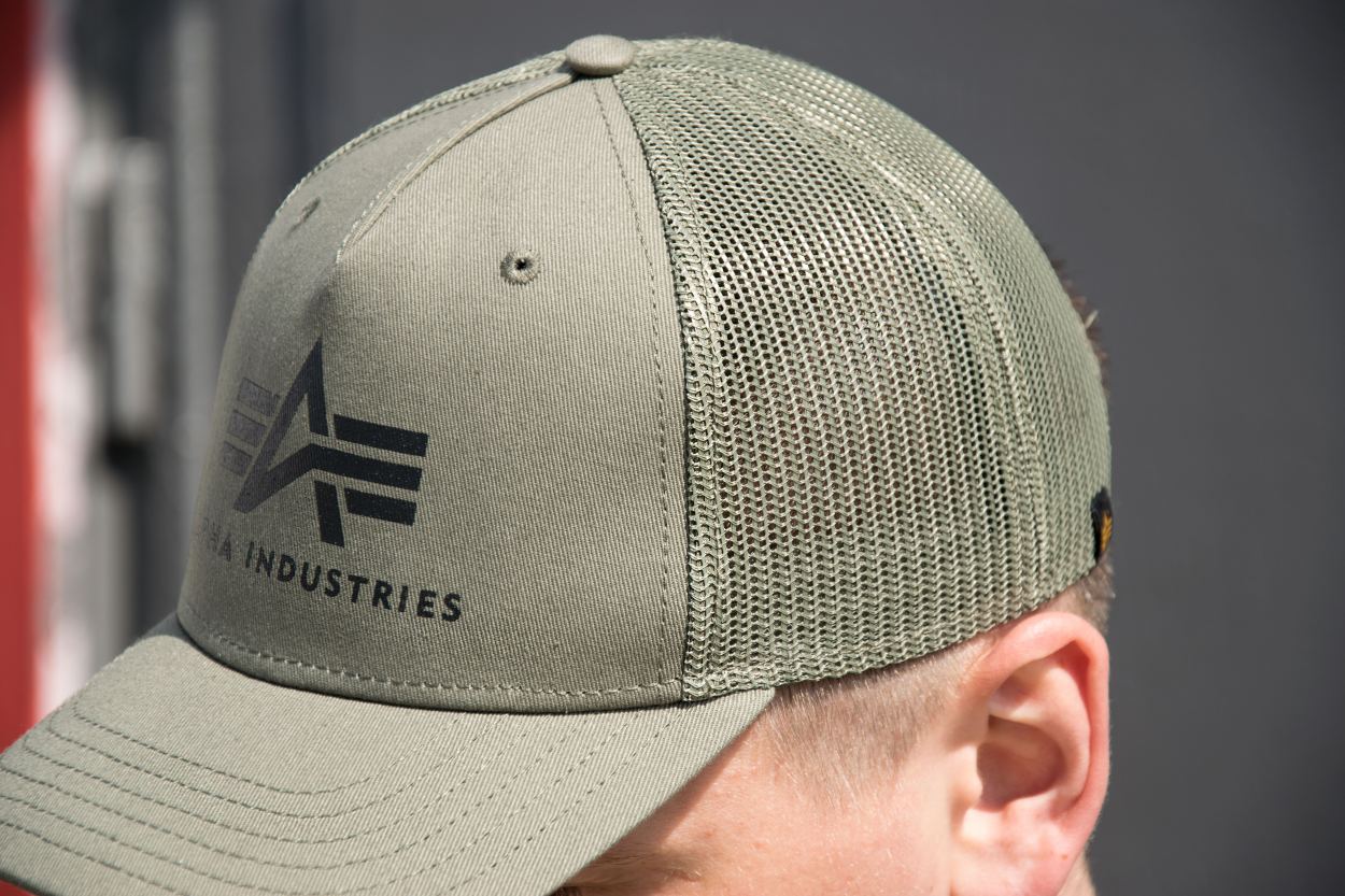 Бейсболка ALPHA INDUSTRIES BASIC TRUCKER CAP dark green фото 1 Бейсболка ALPHA INDUSTRIES BASIC TRUCKER CAP dark green фото 1