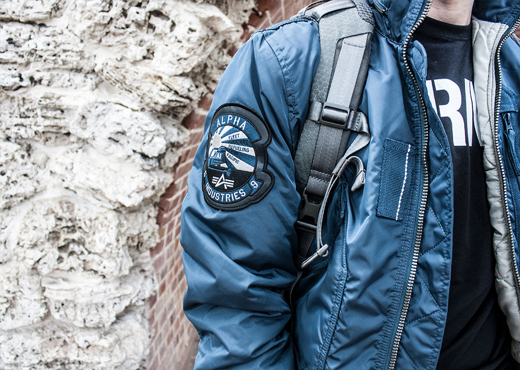 Бомбер мужской ALPHA INDUSTRIES ENGINE REPLICA BLUE Бомбер мужской ALPHA INDUSTRIES ENGINE REPLICA BLUE
