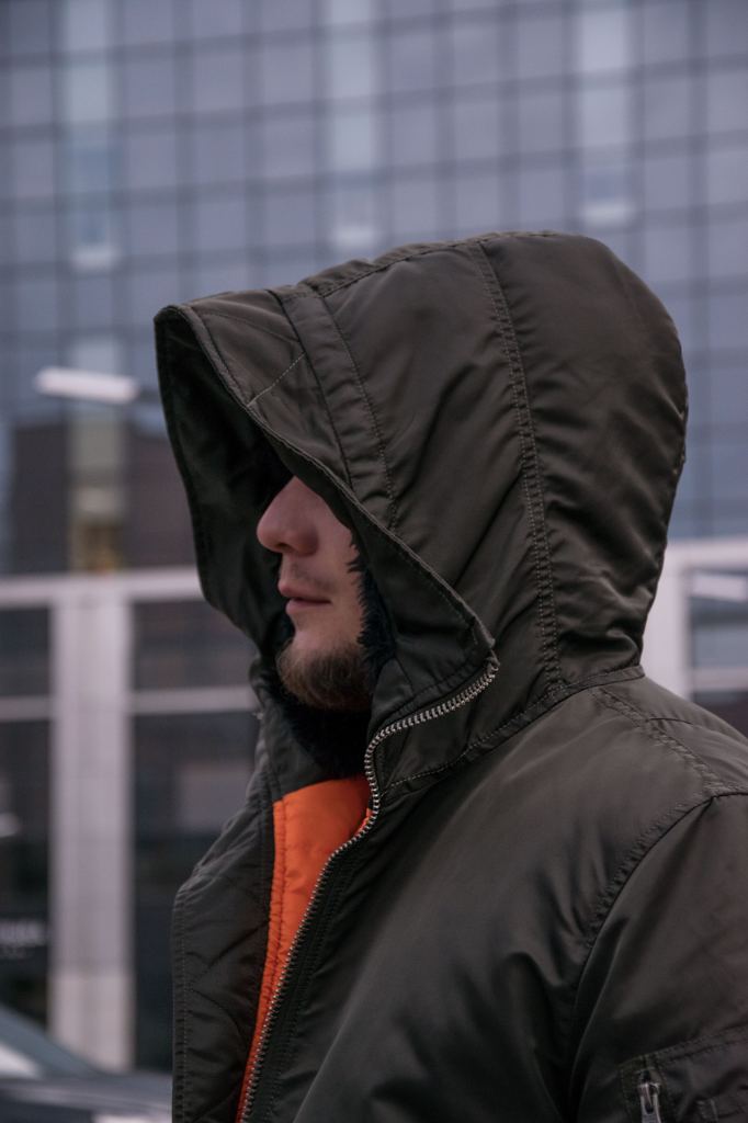 Куртка бомбер Alpha Industries Hooded капюшон ракурс 