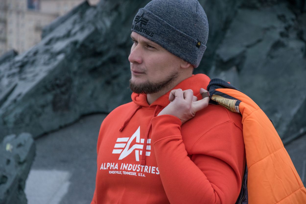 Оранжевая мужская толстовка Alpha Industries Оранжевая мужская толстовка Alpha Industries