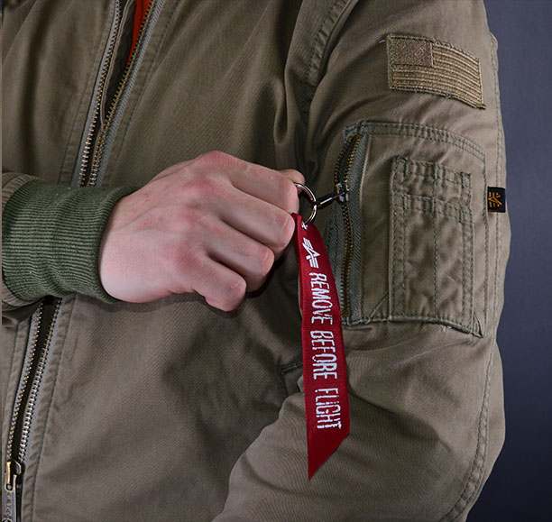 Ветровка-бомбер ALPHA INDUSTRIES мужская GROUND CREW II MA-1 OLIVE выбрать и купить в Москве бомбер хаки Alpha Industries, лента remove before flight