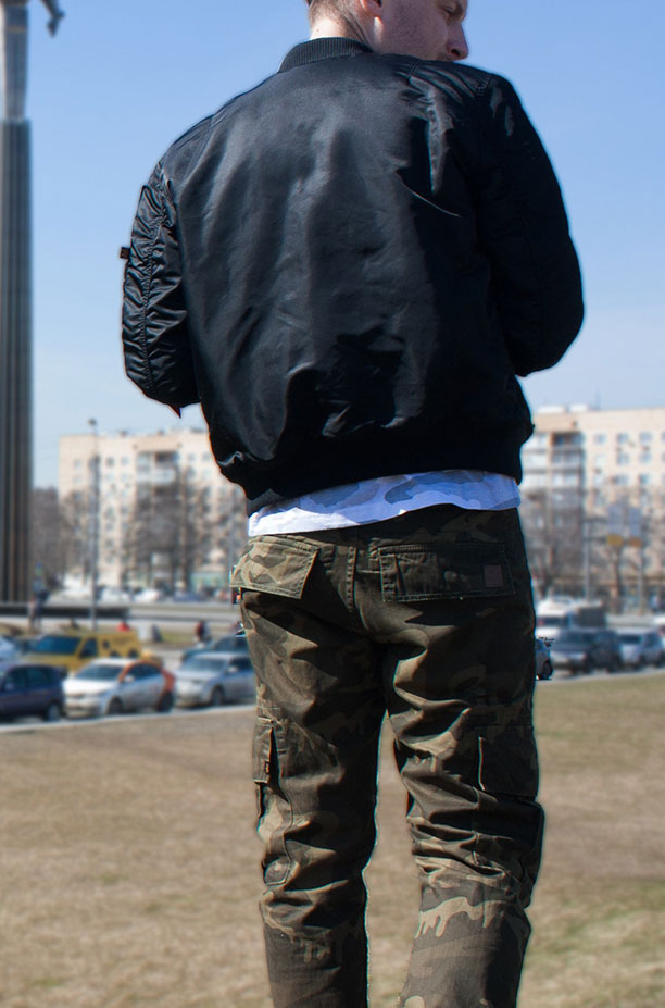 мужские камуфлированные брюки Alpha Industries самый большой выбор в Москве город, камуфляж, мужские штаны с карманами, куртка на резинке